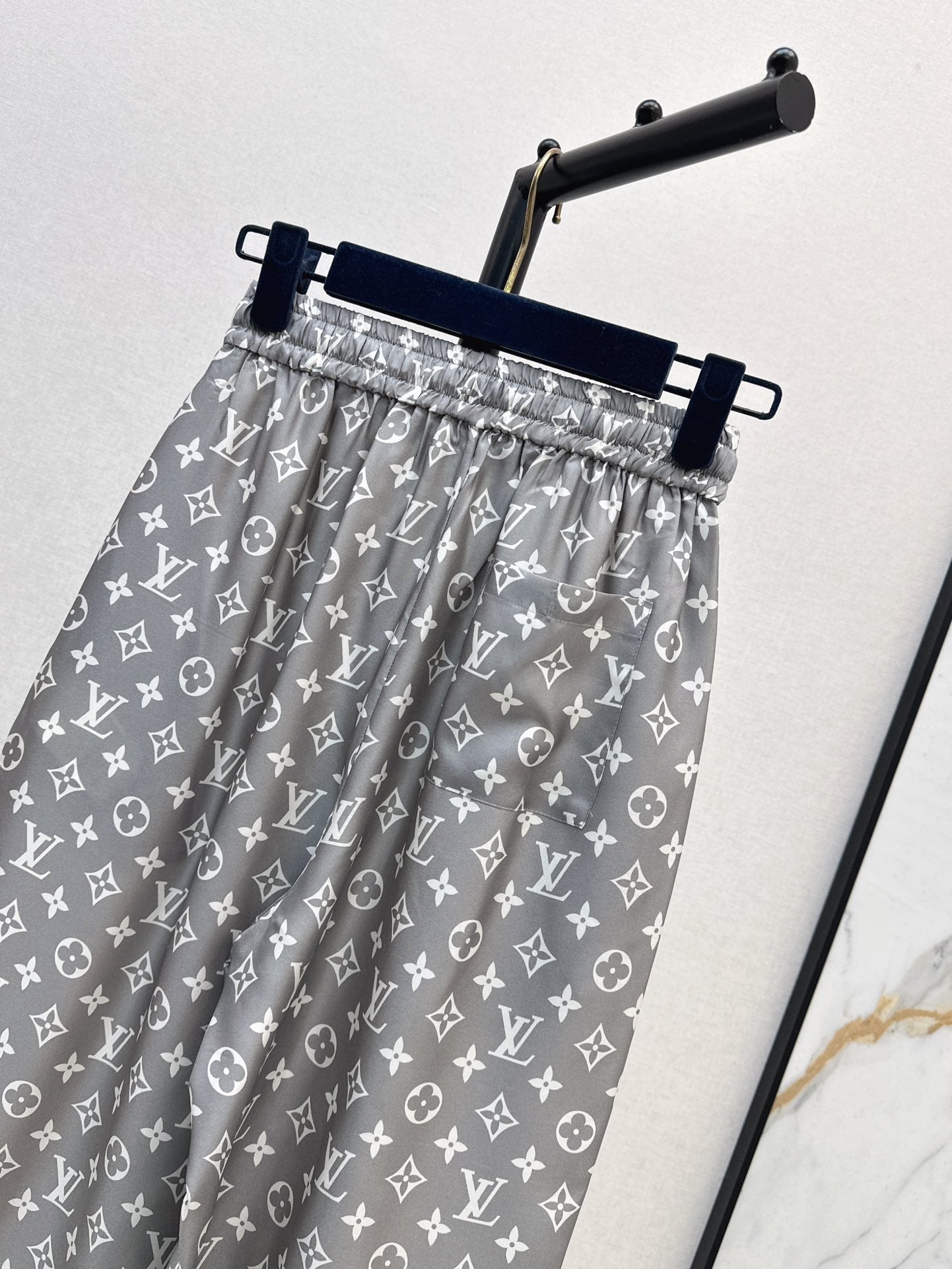 Loui* 25ss monogram silk pants