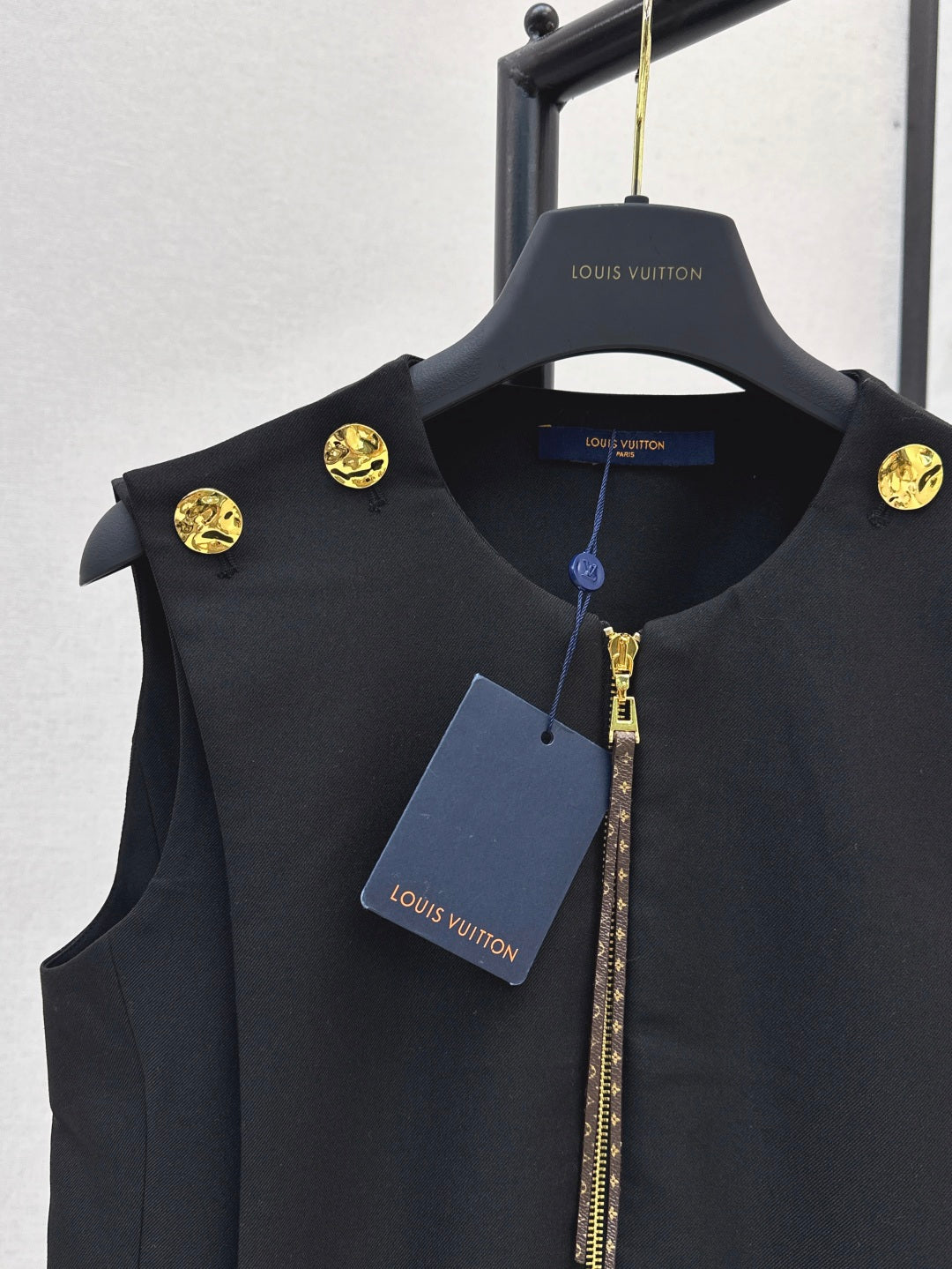 Loui* 25ss button detail dress