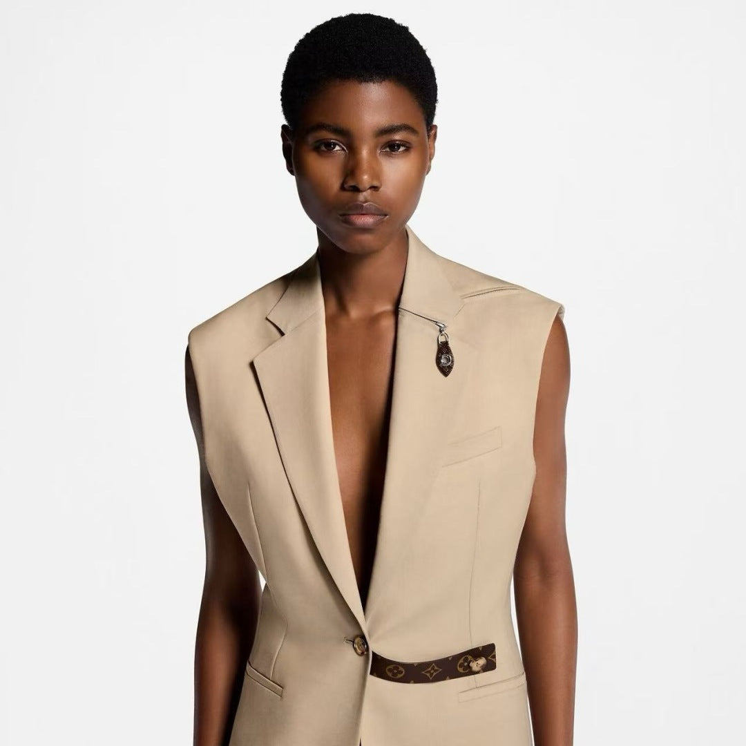 Loui* 25ss monogram accent sleeveless blazer