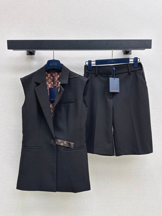 Loui* 25ss monogram accent sleeveless blazer