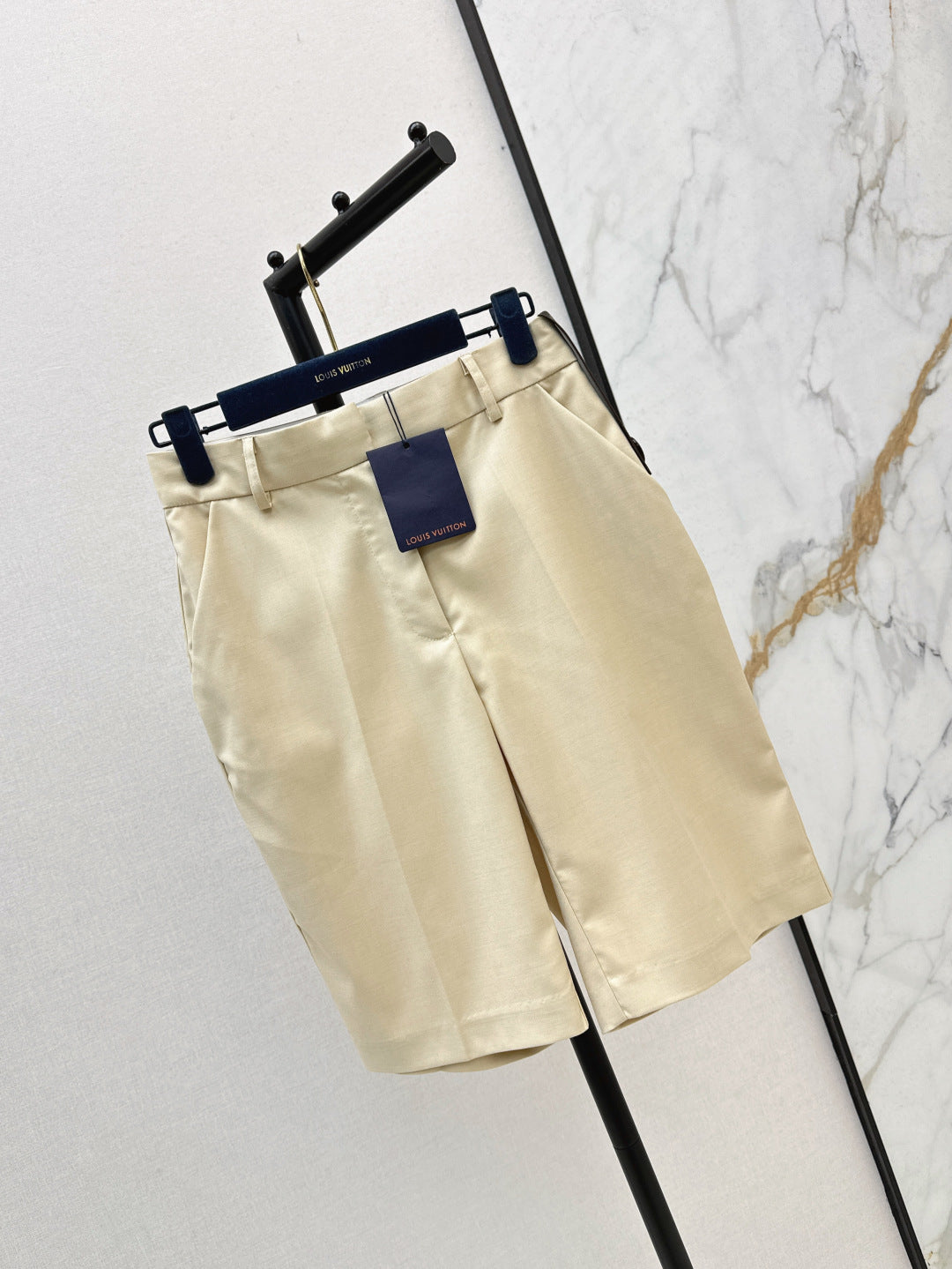 Loui* 25ss tailored bermuda shorts