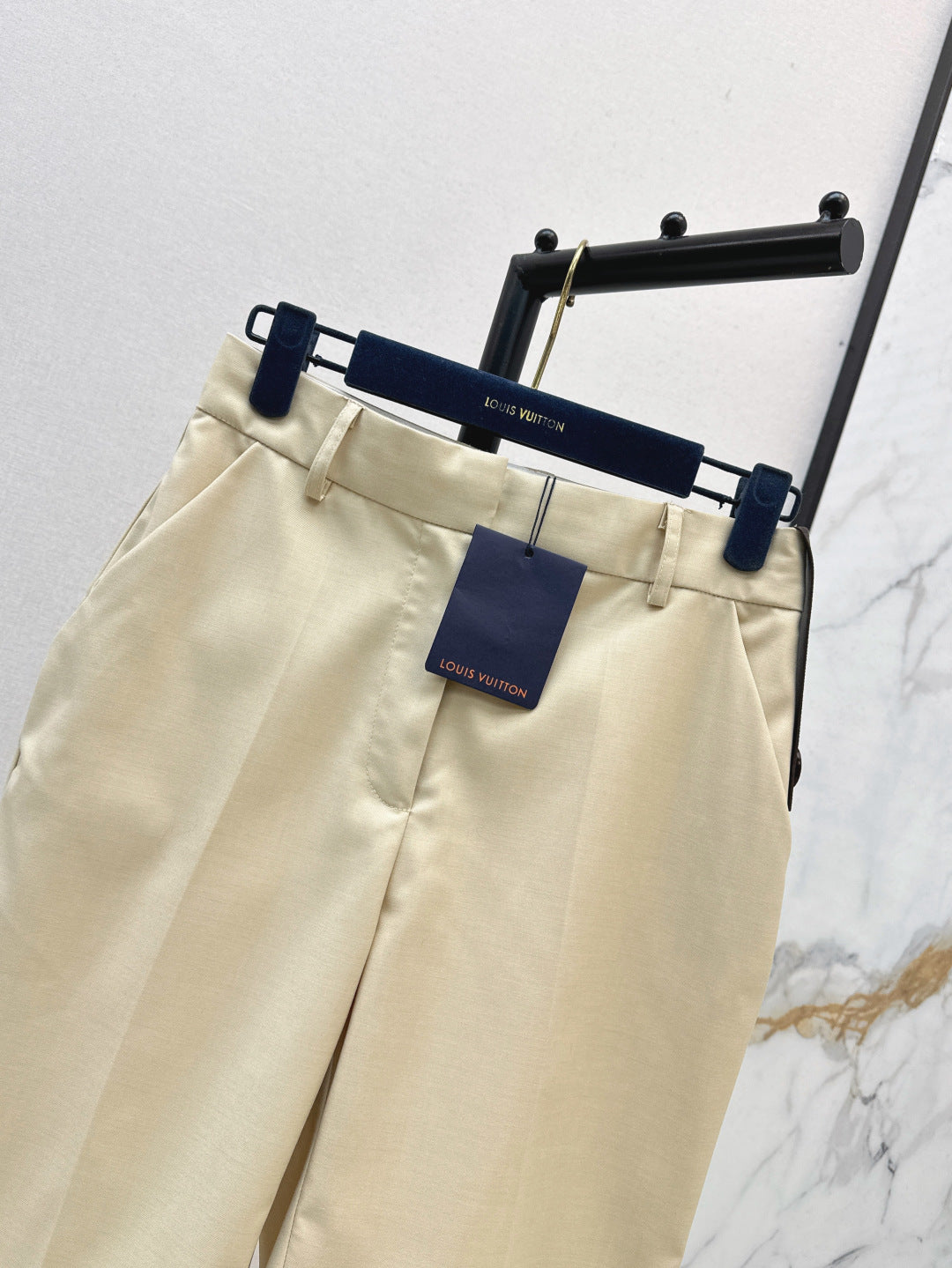 Loui* 25ss tailored bermuda shorts