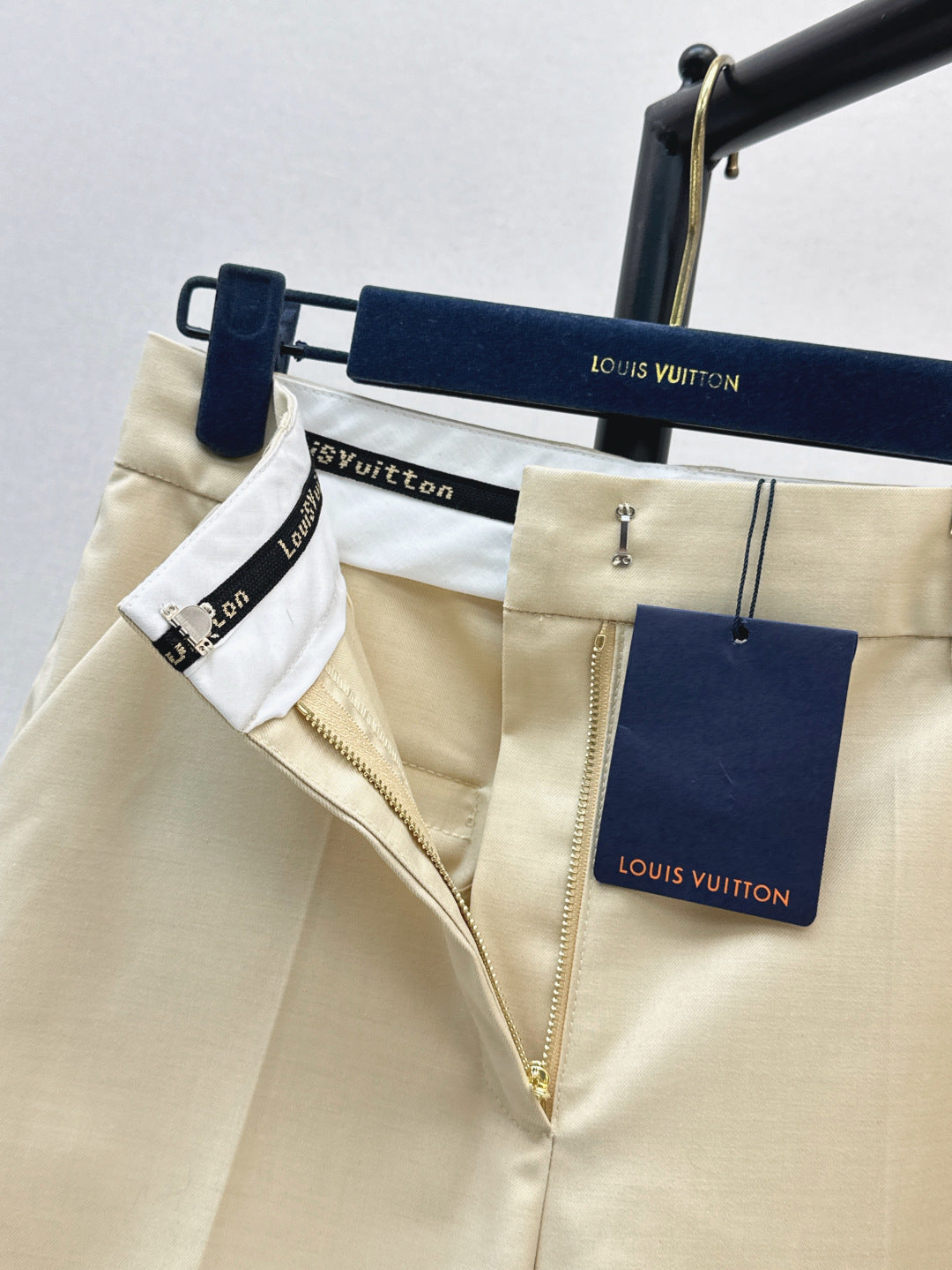 Loui* 25ss tailored bermuda shorts