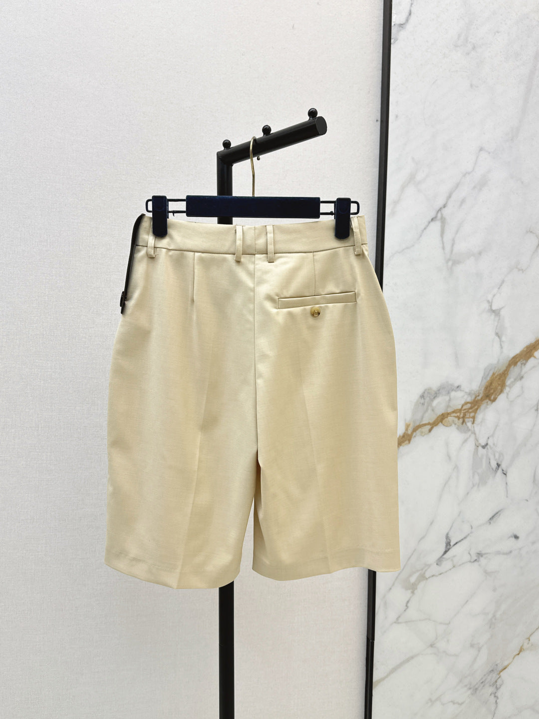 Loui* 25ss tailored bermuda shorts