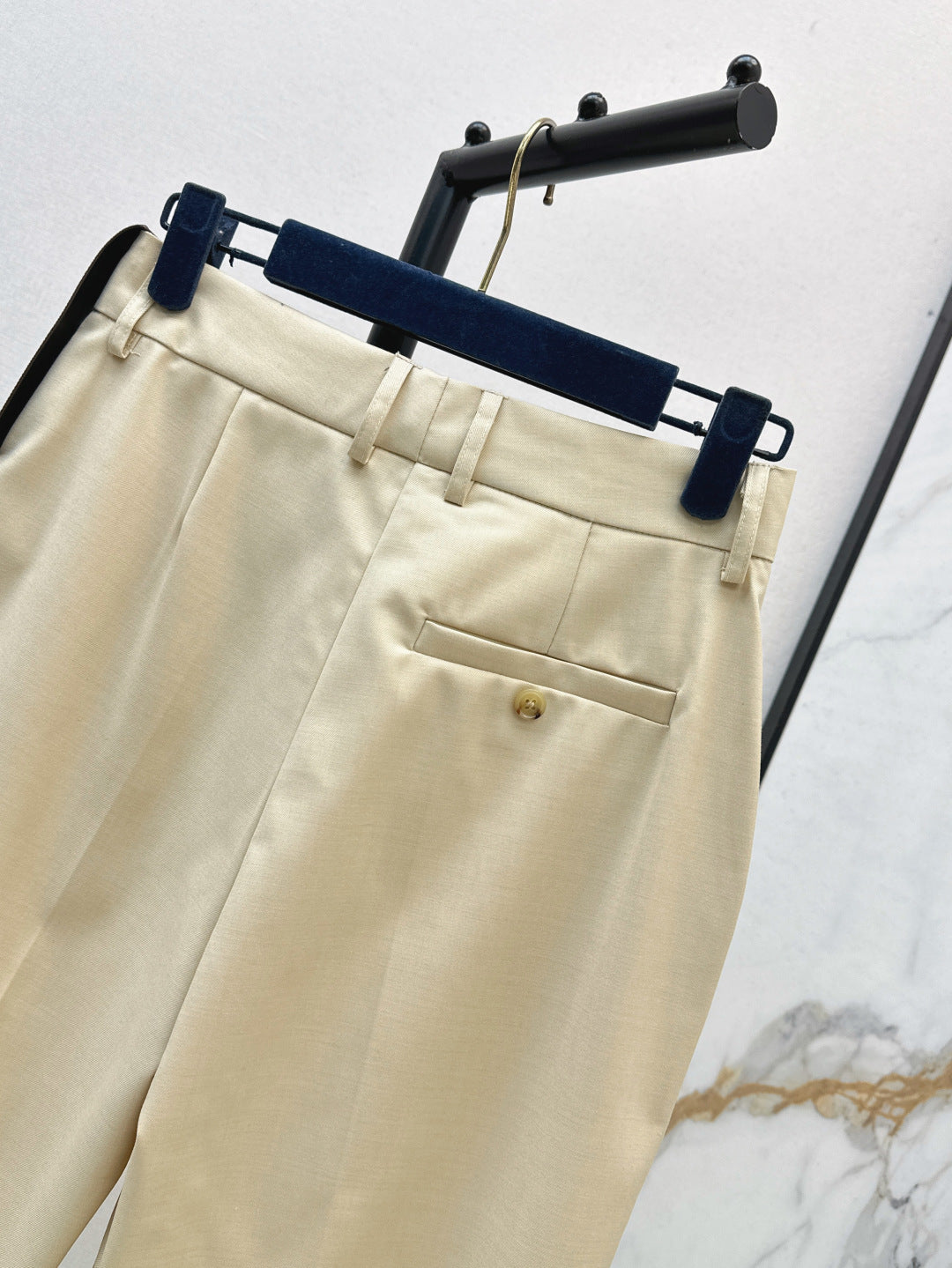 Loui* 25ss tailored bermuda shorts
