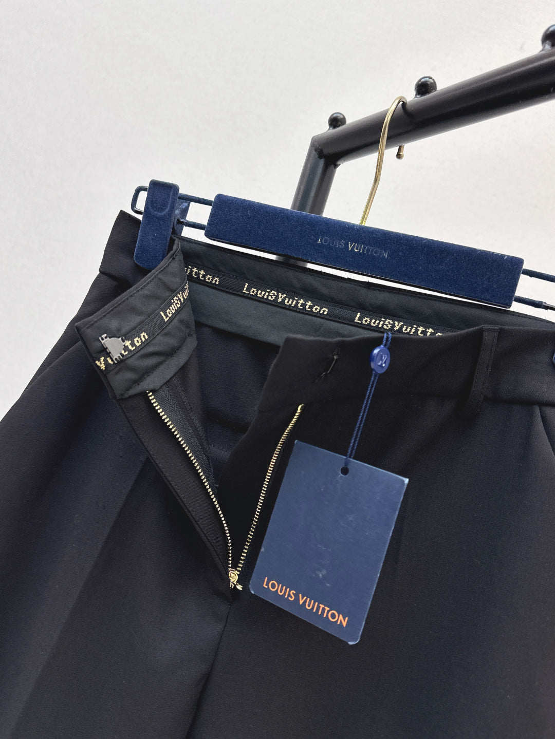 Loui* 25ss tailored bermuda shorts