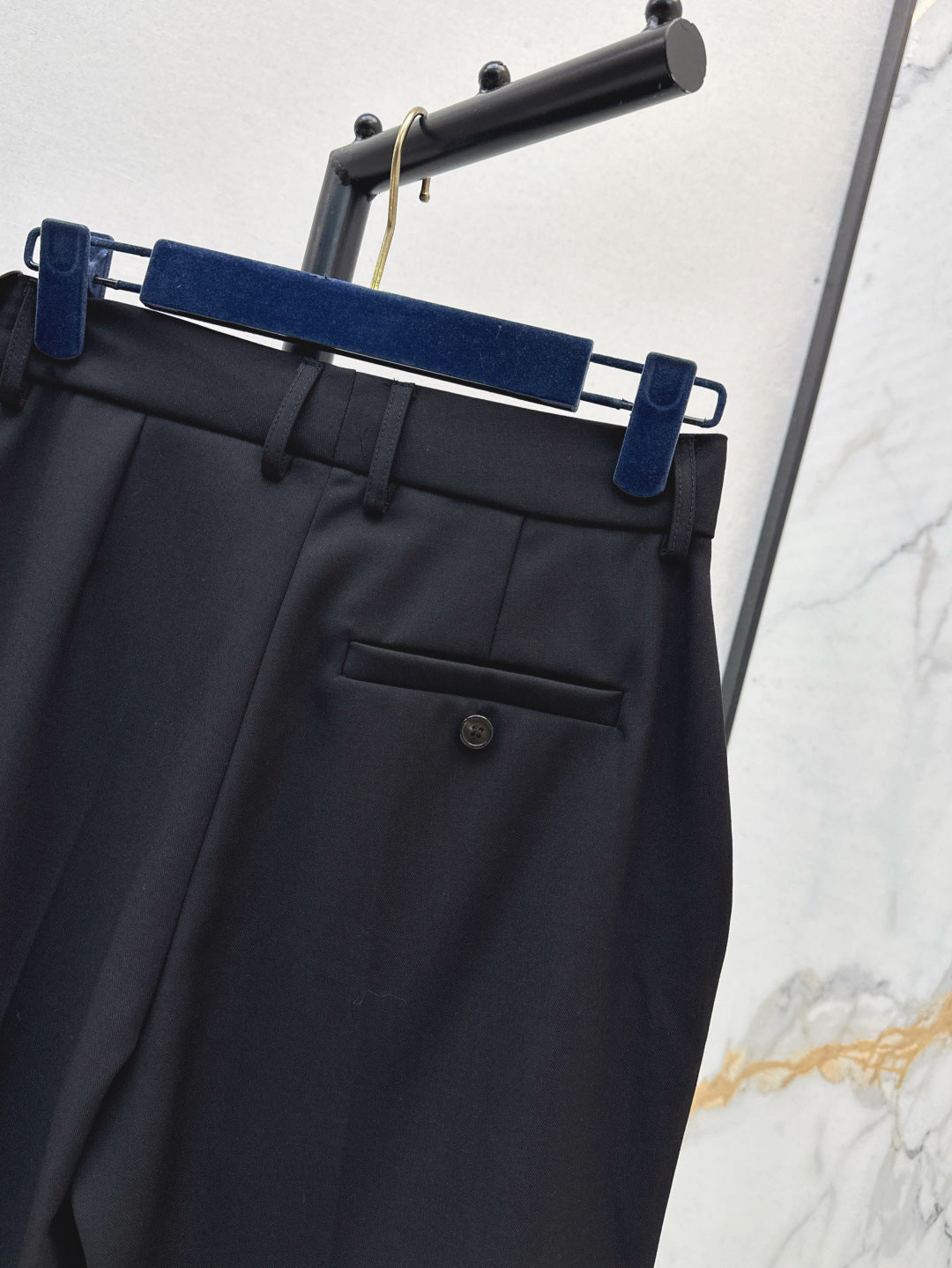 Loui* 25ss tailored bermuda shorts