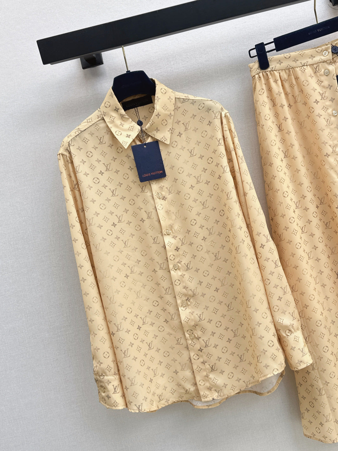 Loui* 25ss washed monogram shirt