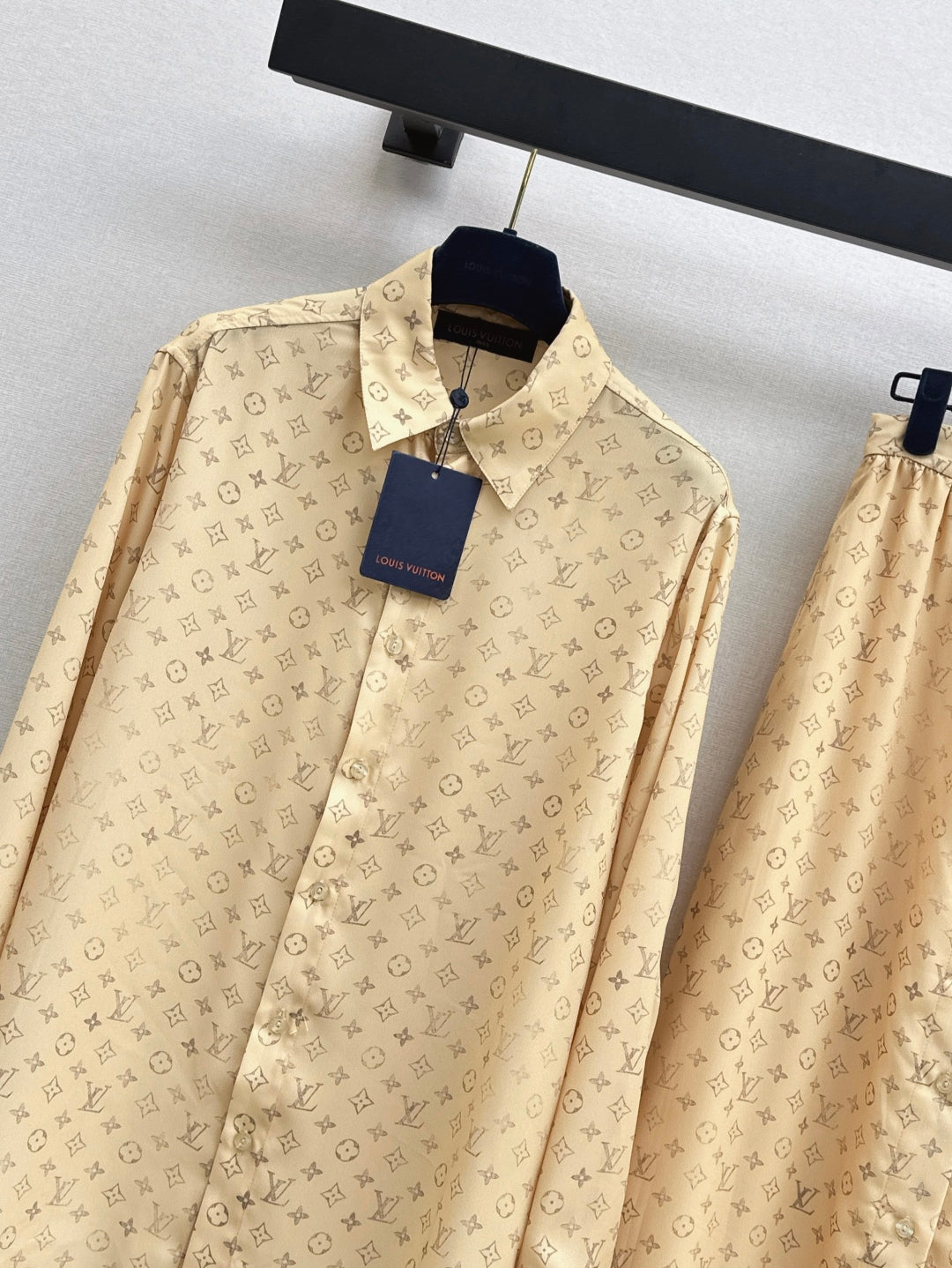 Loui* 25ss washed monogram shirt