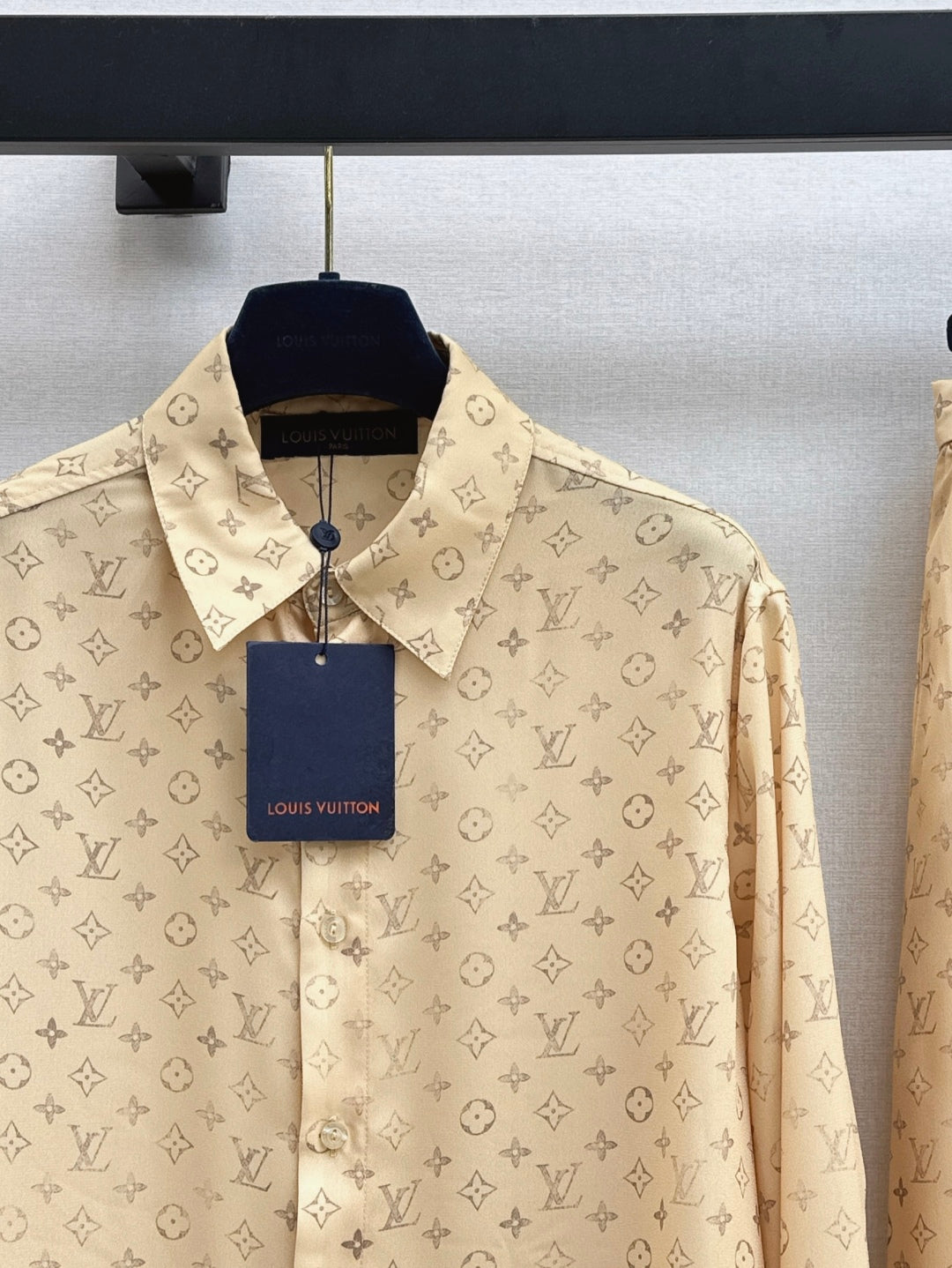 Loui* 25ss washed monogram shirt