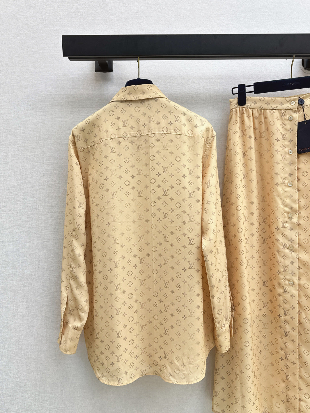 Loui* 25ss washed monogram shirt