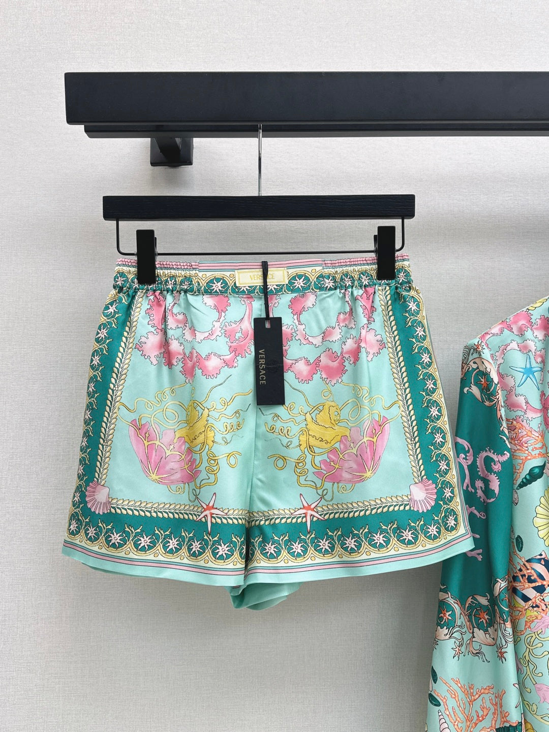 Versa* 25ss barocco silk shorts