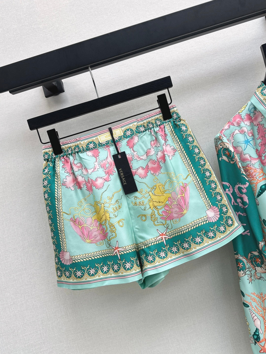 Versa* 25ss barocco silk shorts