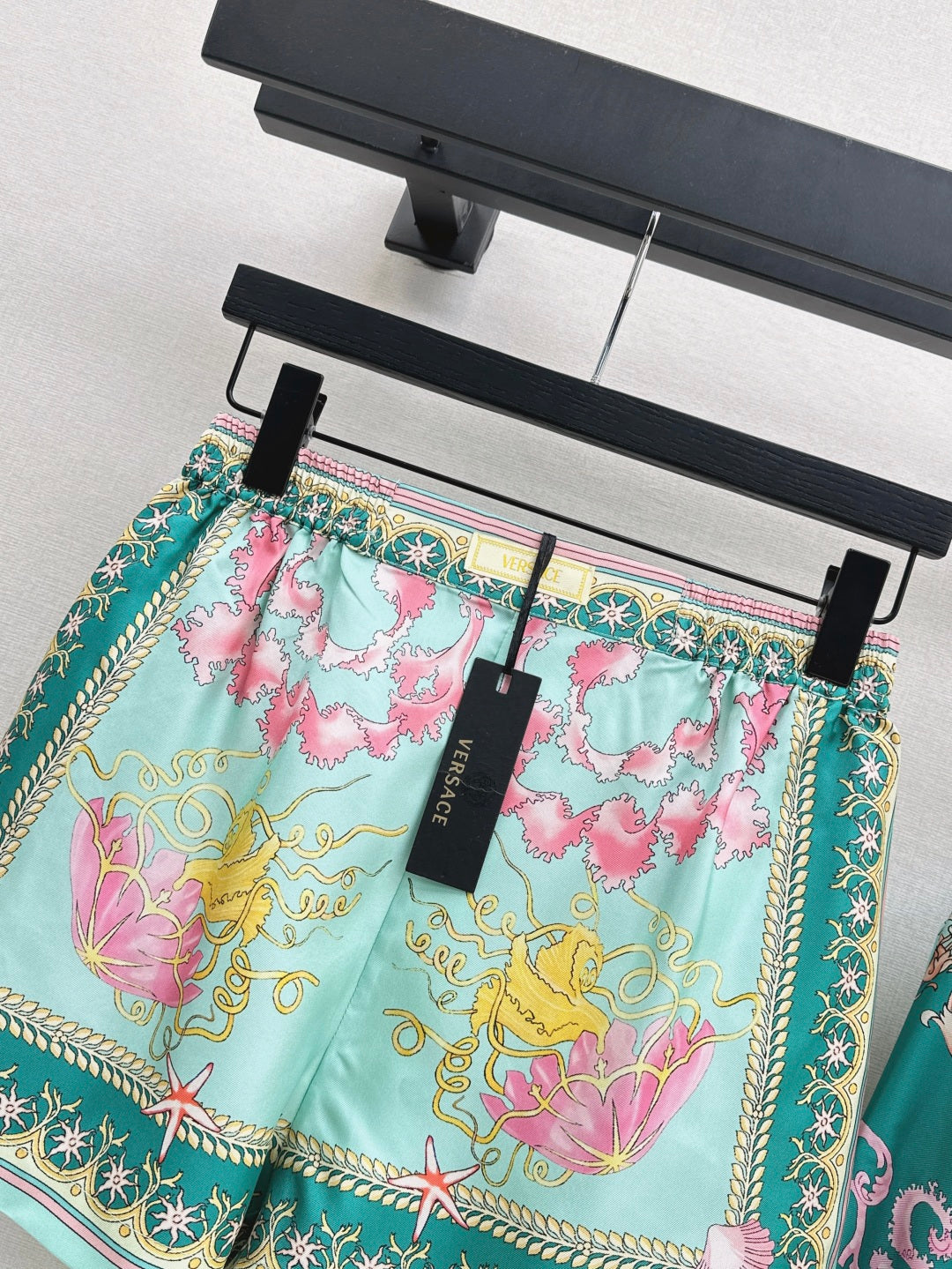 Versa* 25ss barocco silk shorts