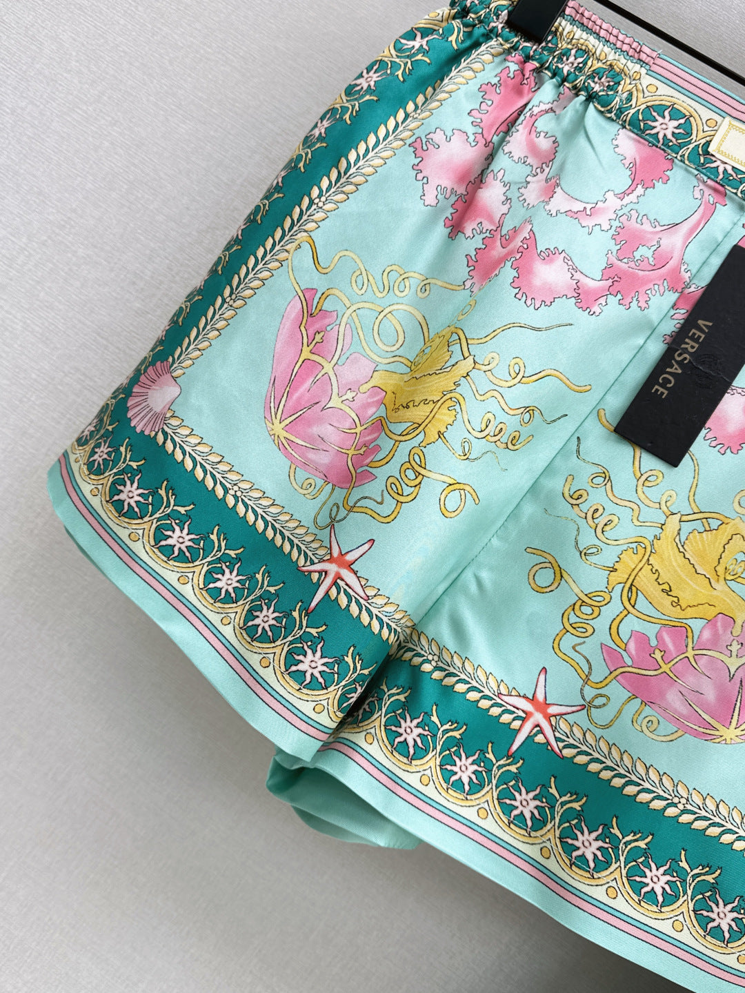 Versa* 25ss barocco silk shorts