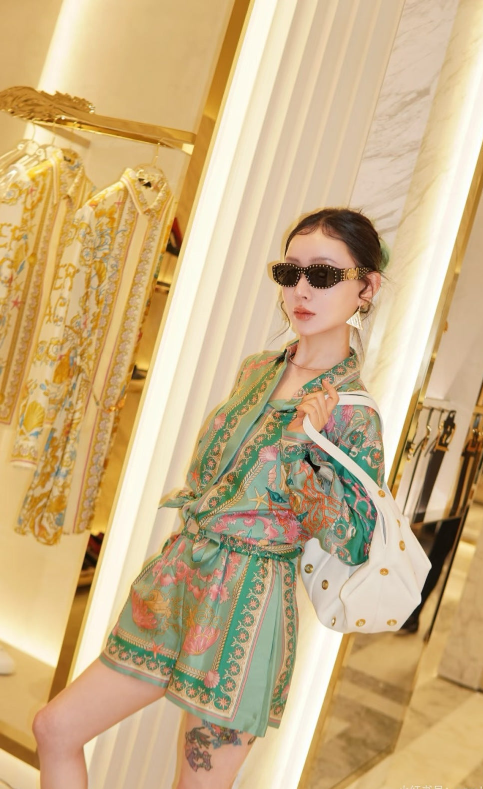 Versa* 25ss barocco silk shorts