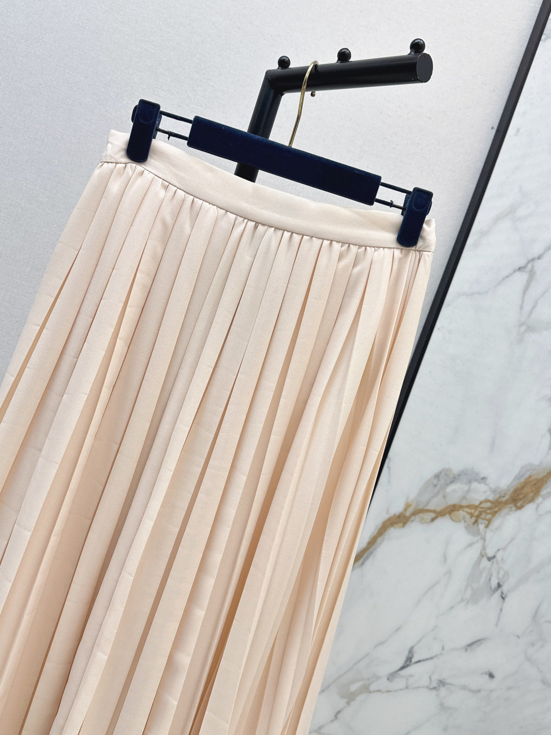 Loui* golden monogram flower accent skirt