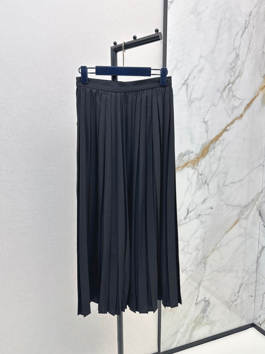 Loui* golden monogram flower accent skirt