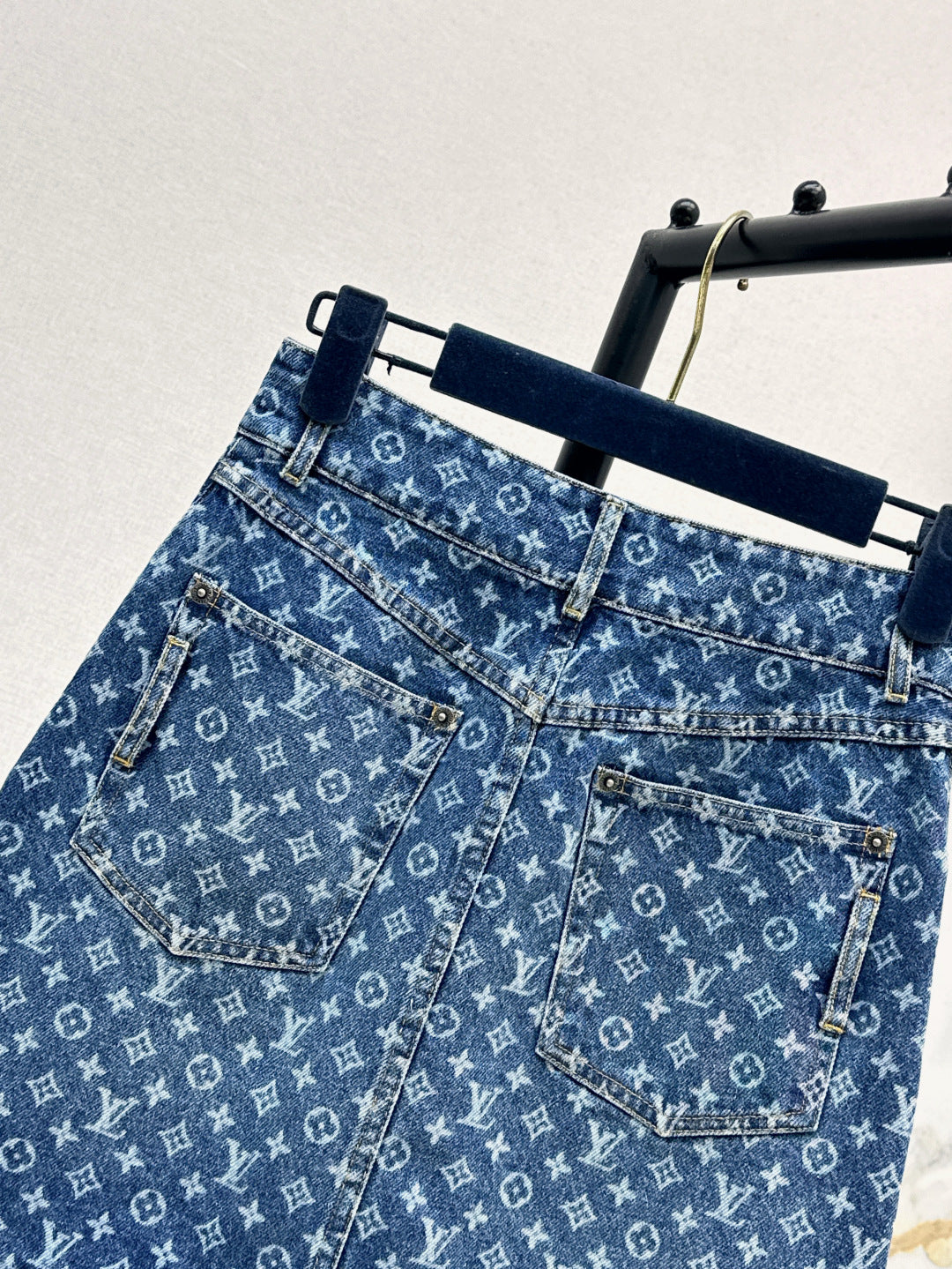 Loui* 25ss monogram denim mini skirt