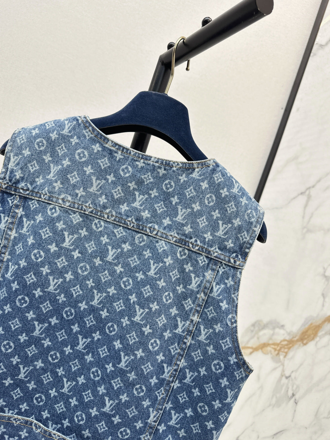 Loui* 25ss monogram sleeveless denim jacket