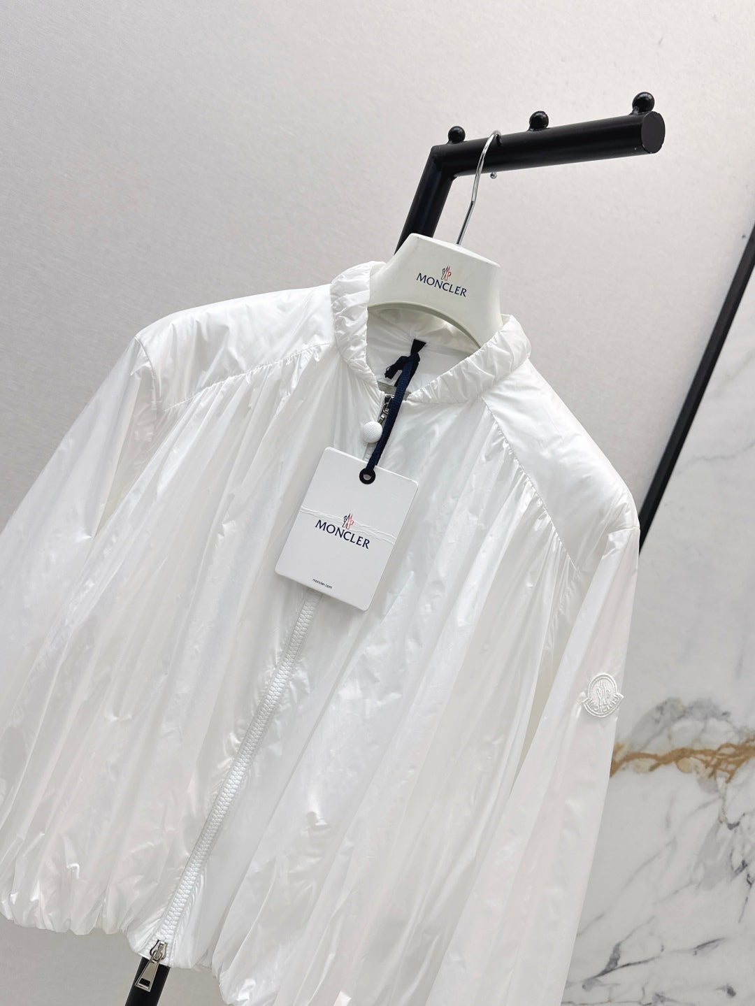 Monc* 25ss pleated details bomber jacket