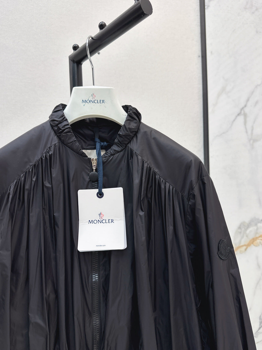 Monc* 25ss pleated details bomber jacket