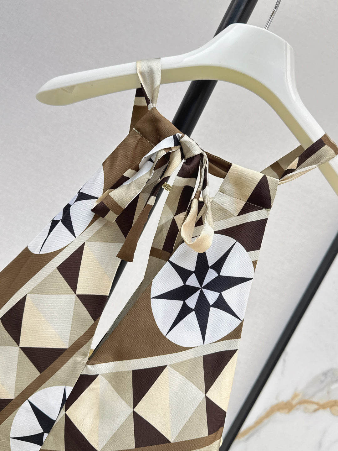 Loe* 25ss halterneck top