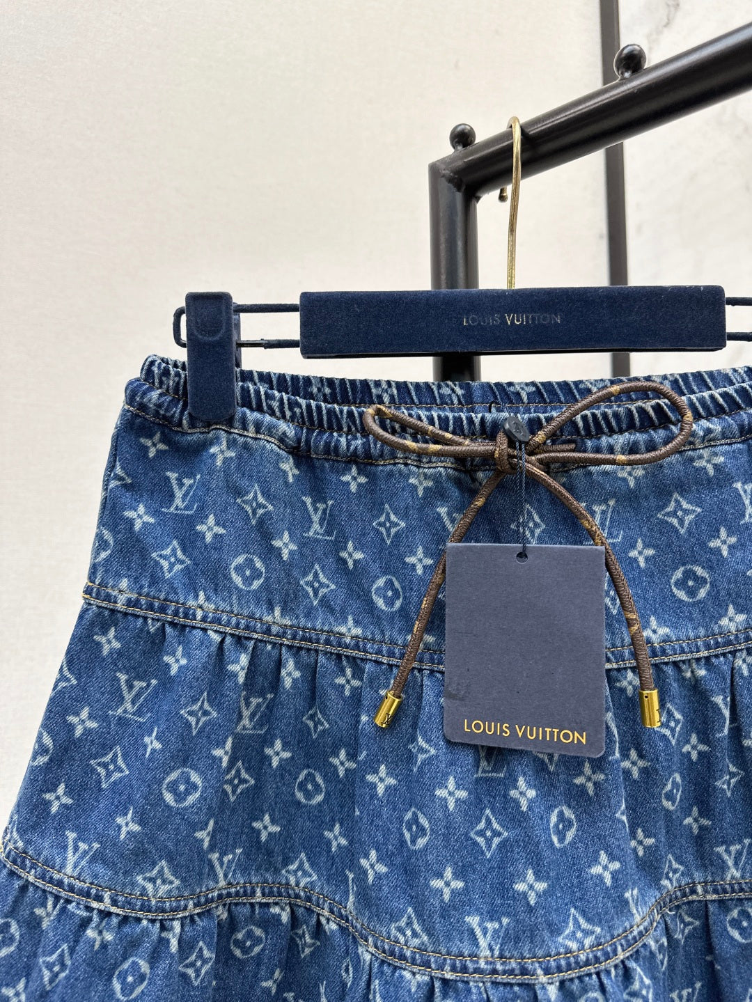Loui* 25ss monogram tiered denim skirt