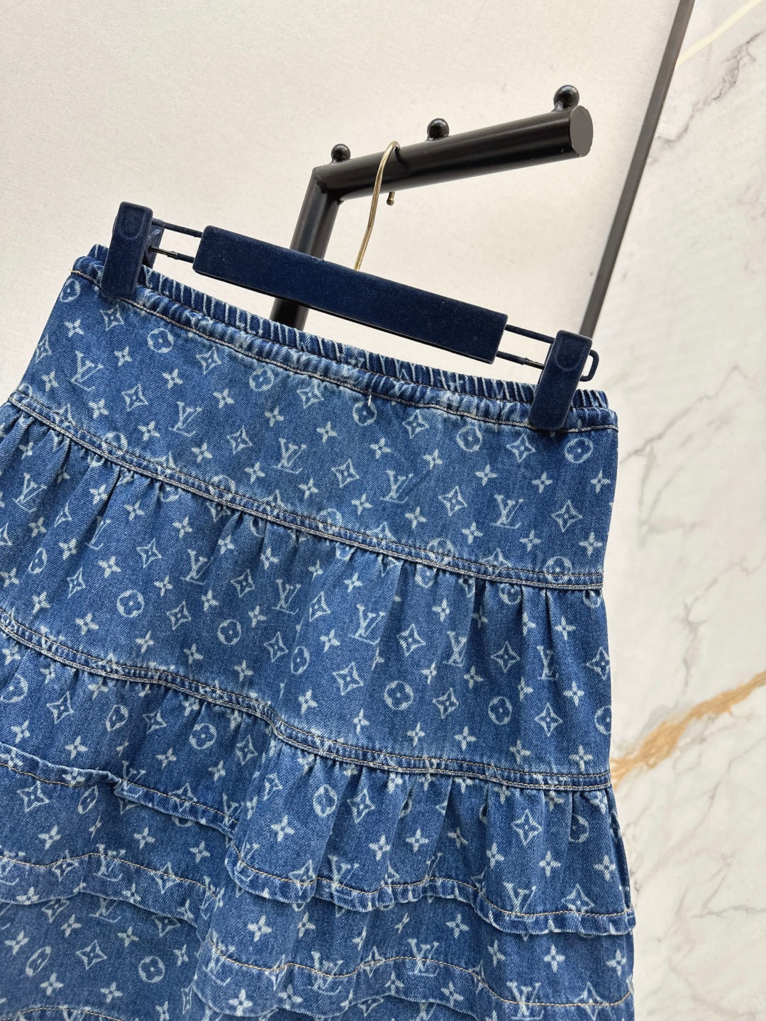 Loui* 25ss monogram tiered denim skirt