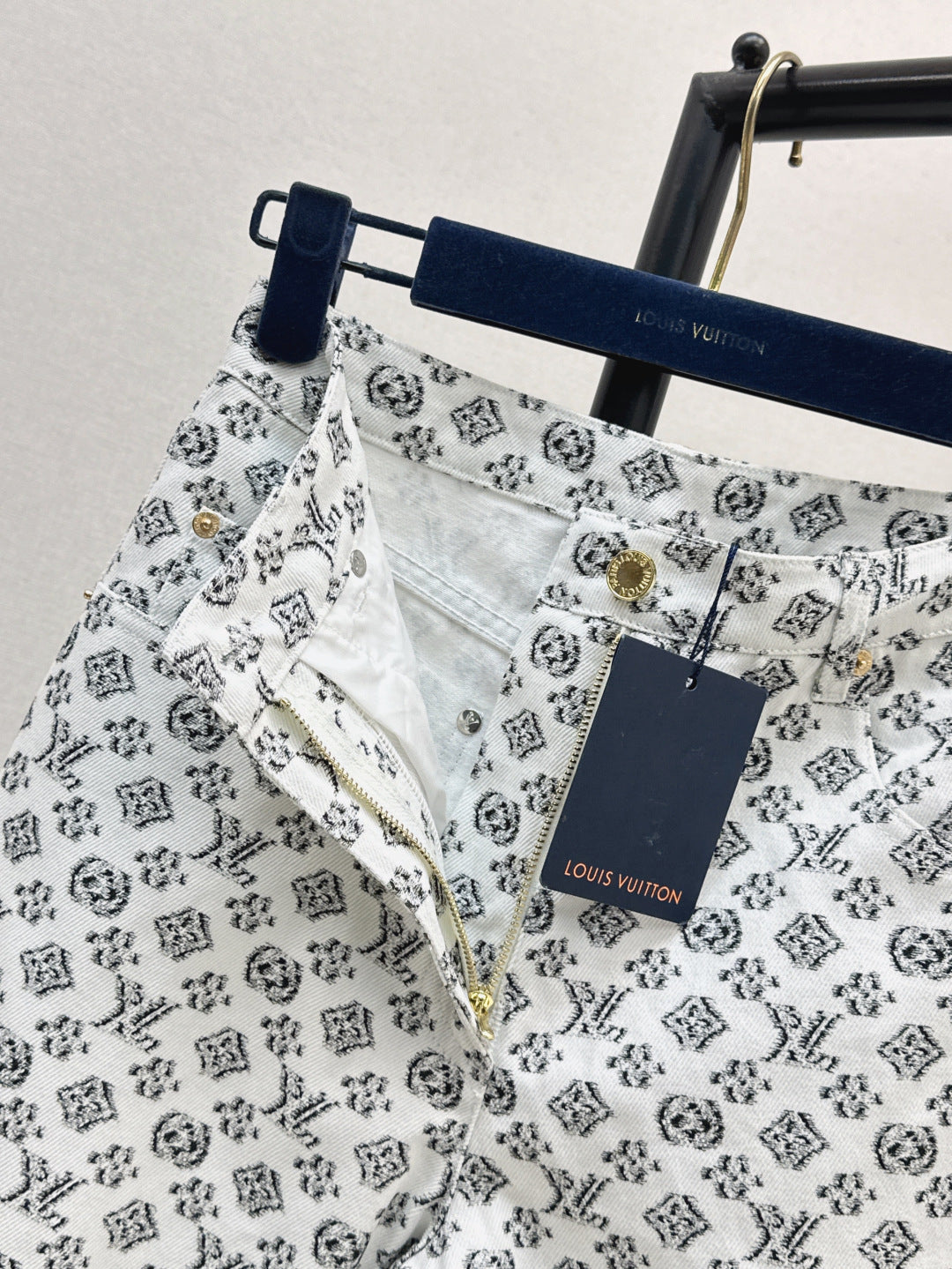 Loui* 25ss monogram fil coupe pants