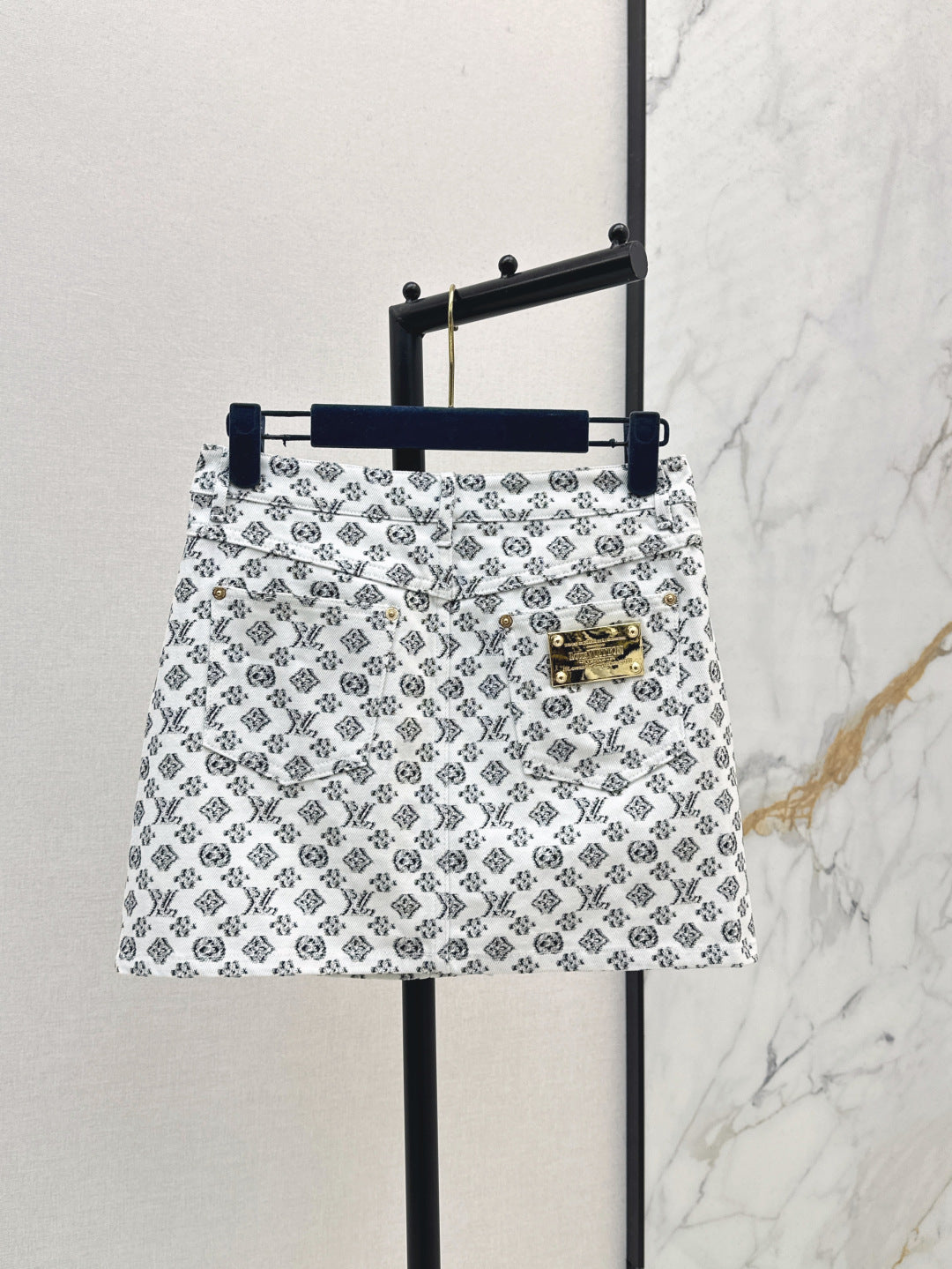 Loui* 25ss monogram fil coupe miniskirt
