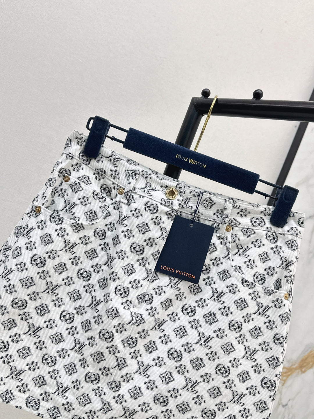 Loui* 25ss monogram fil coupe miniskirt