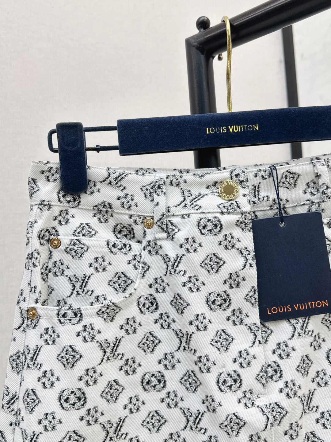 Loui* 25ss monogram fil coupe miniskirt