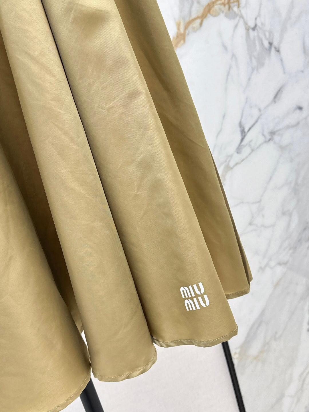 M*u 25ss tech canvas flared skirt