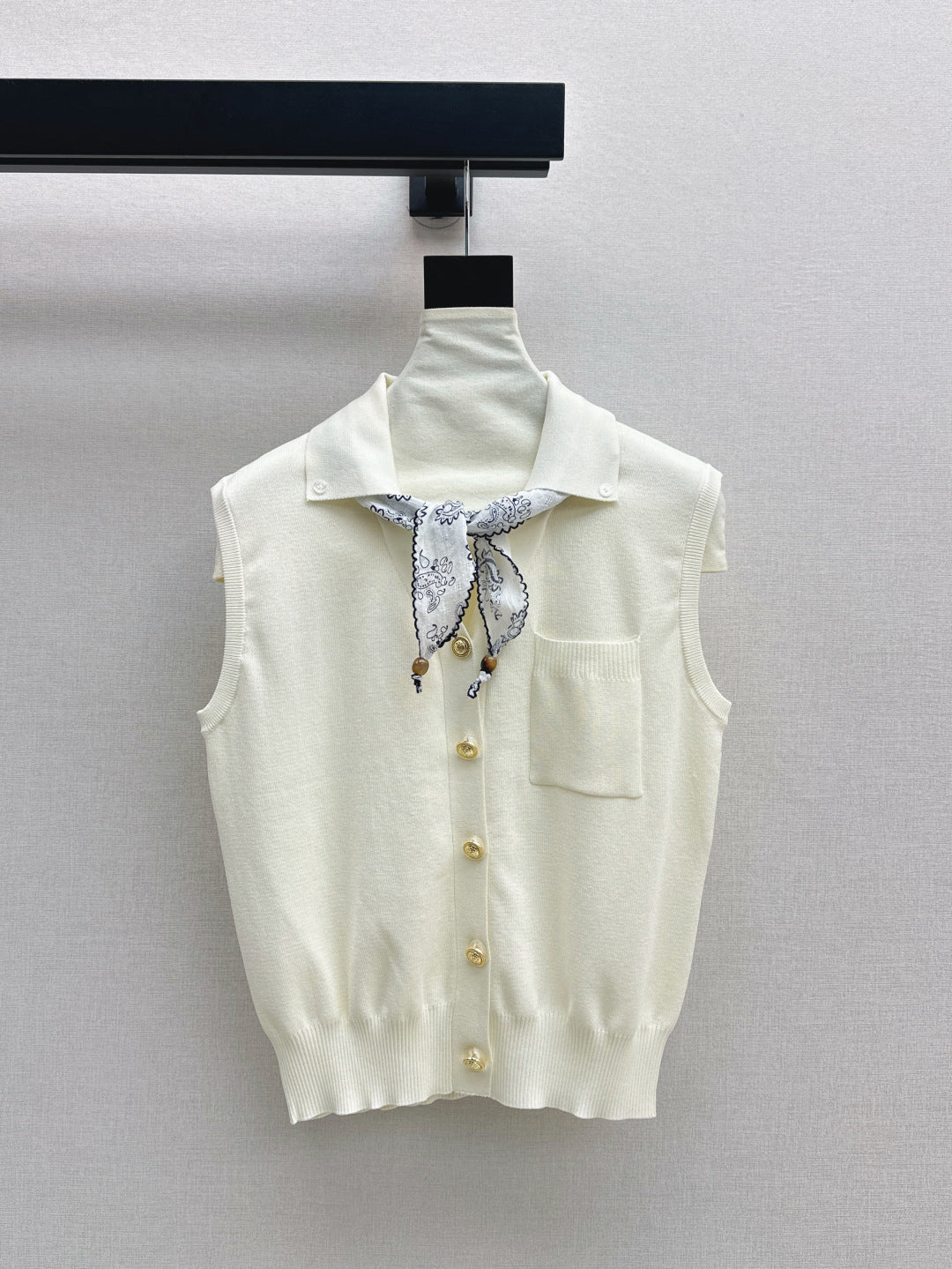 M*u 25ss knitted vest with scarf