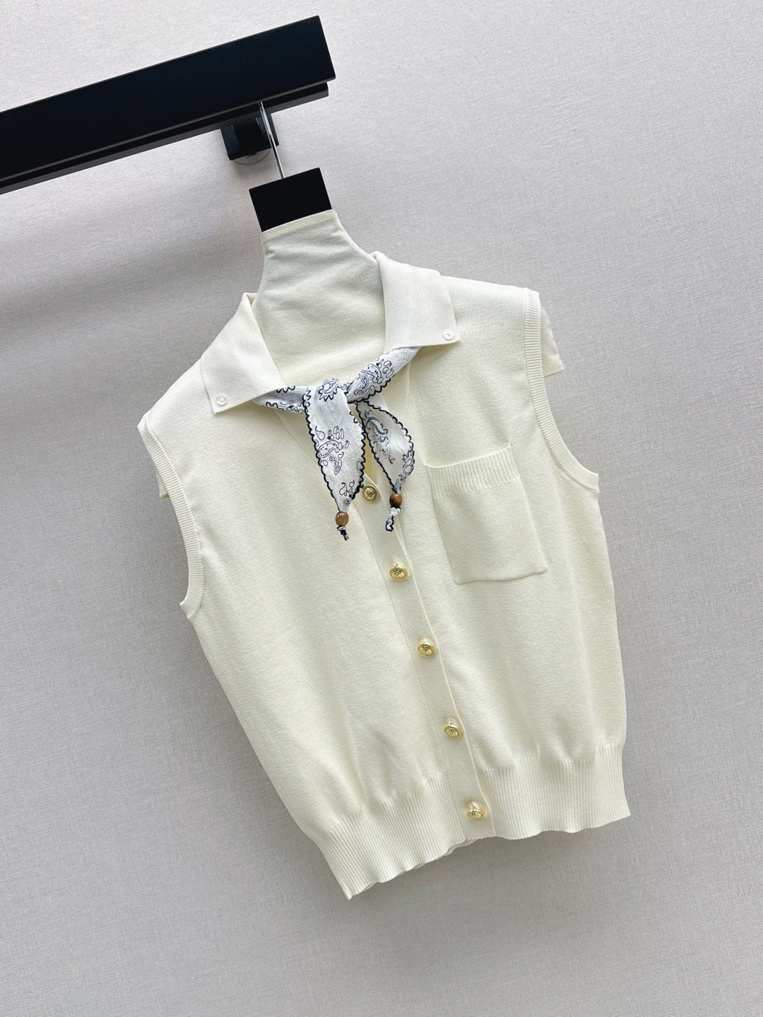 M*u 25ss knitted vest with scarf