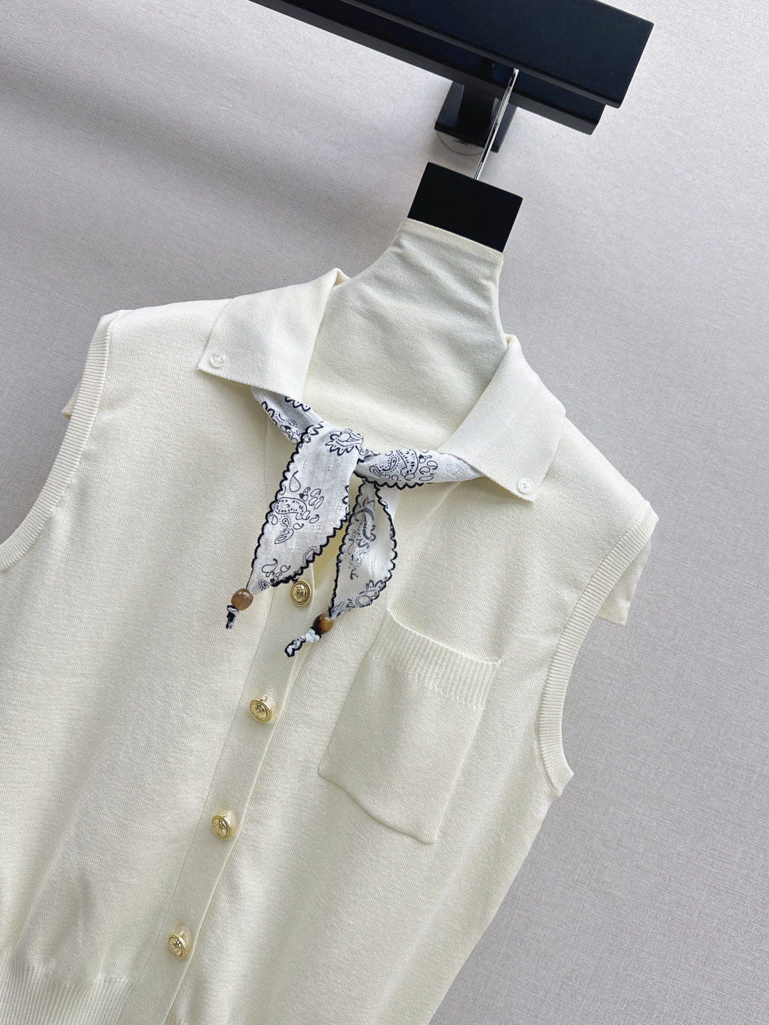 M*u 25ss knitted vest with scarf