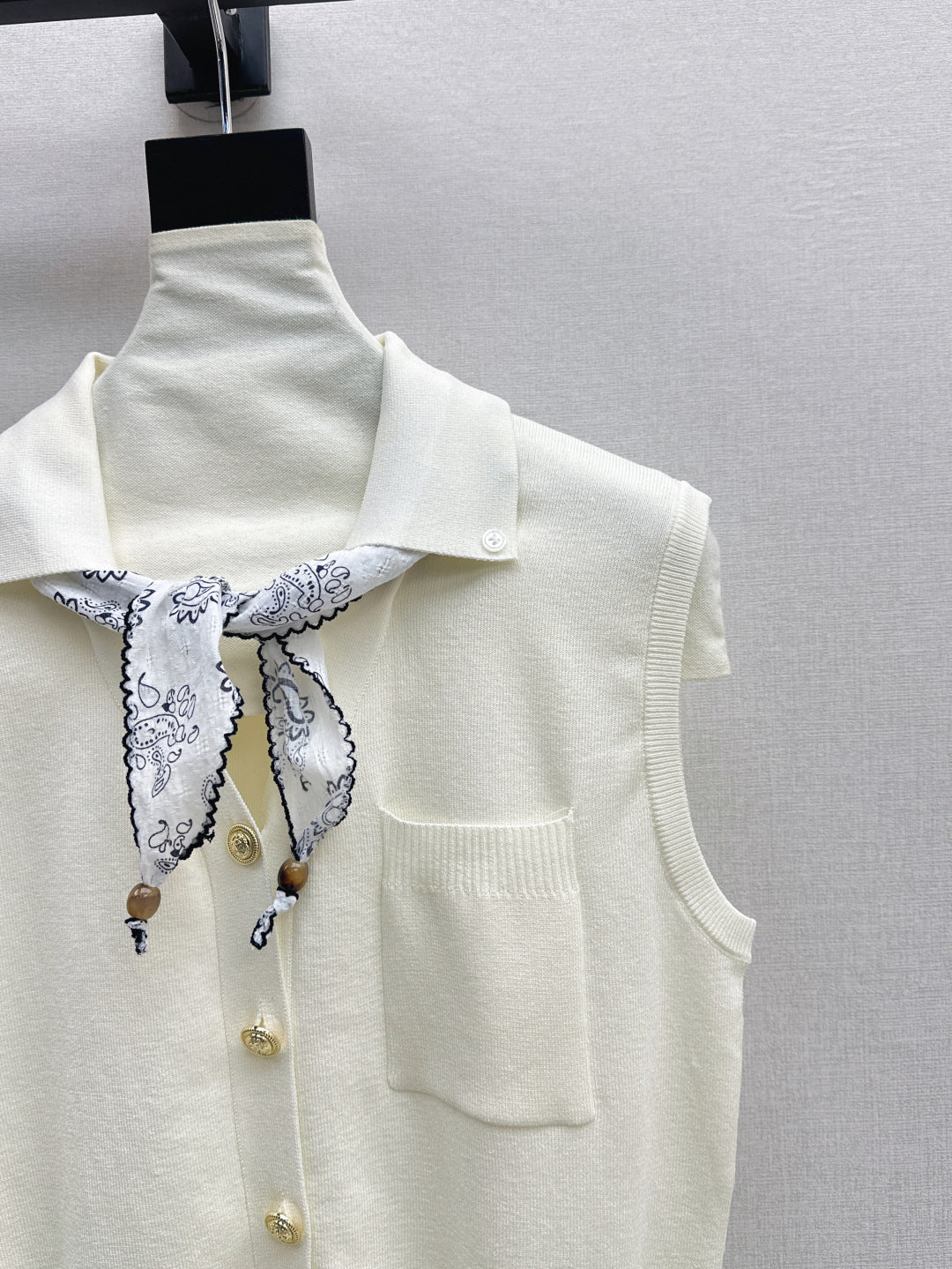 M*u 25ss knitted vest with scarf