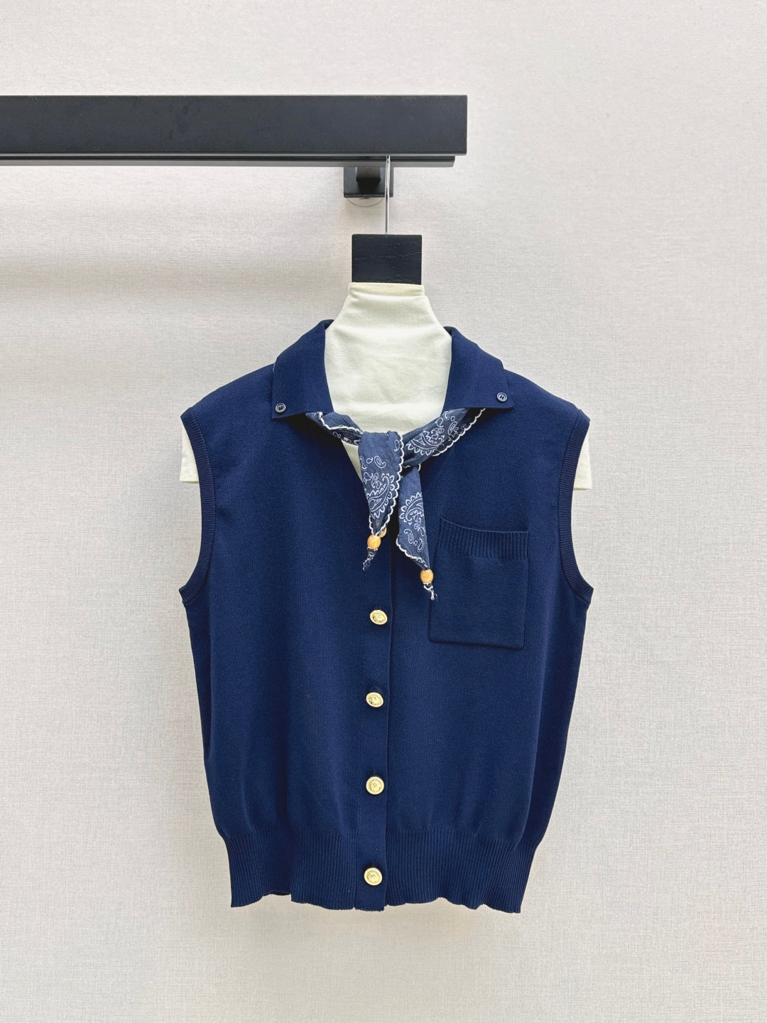 M*u 25ss knitted vest with scarf