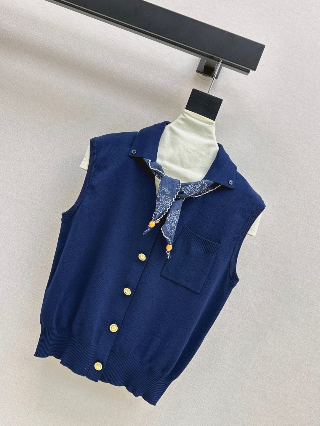 M*u 25ss knitted vest with scarf