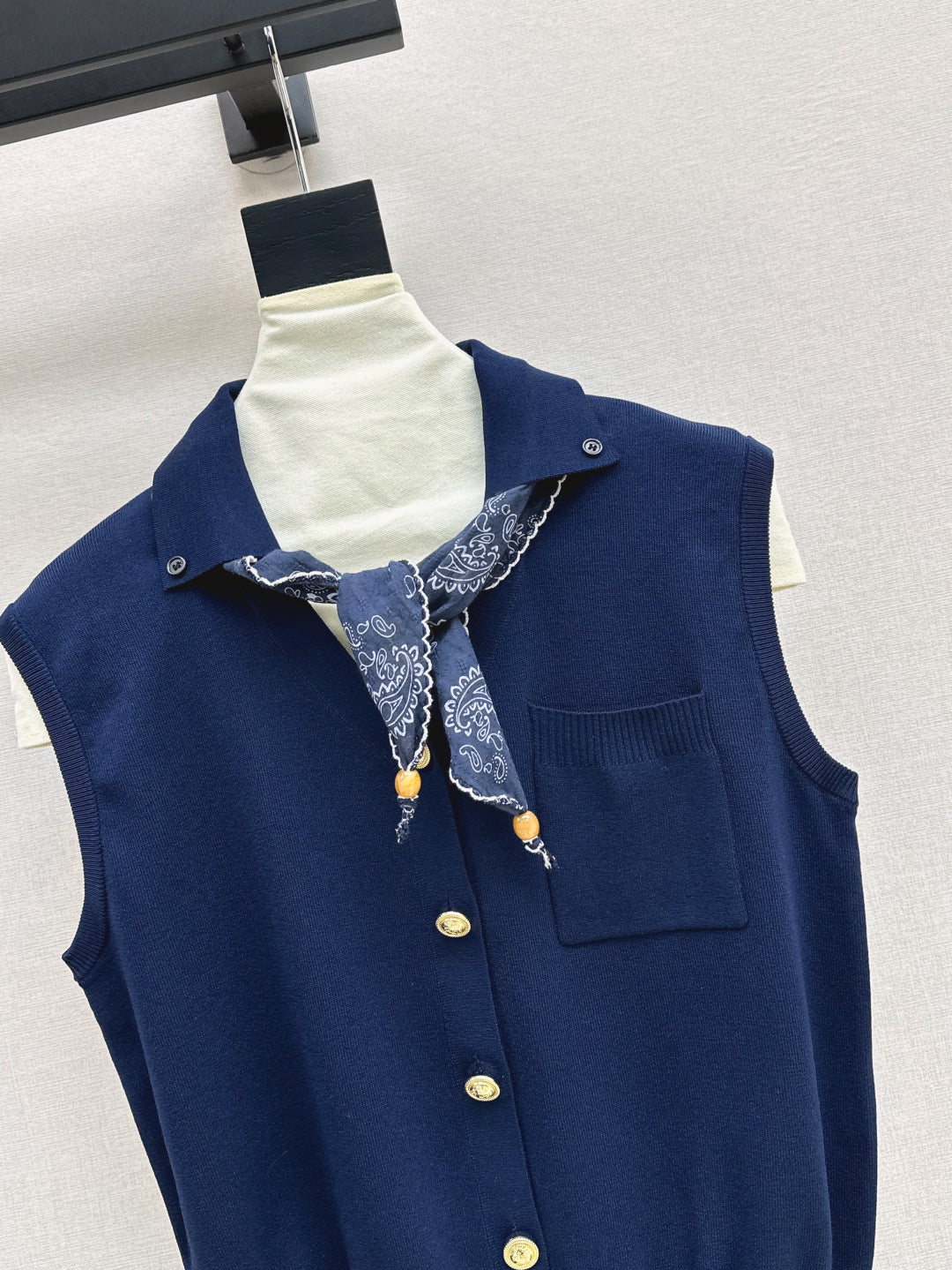 M*u 25ss knitted vest with scarf