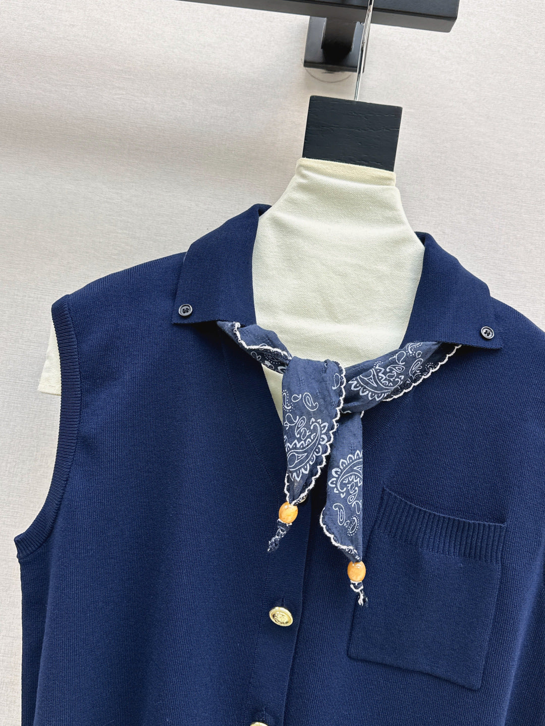 M*u 25ss knitted vest with scarf