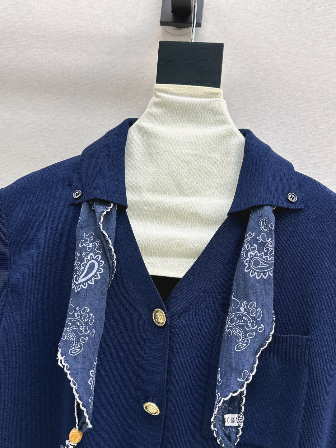 M*u 25ss knitted vest with scarf