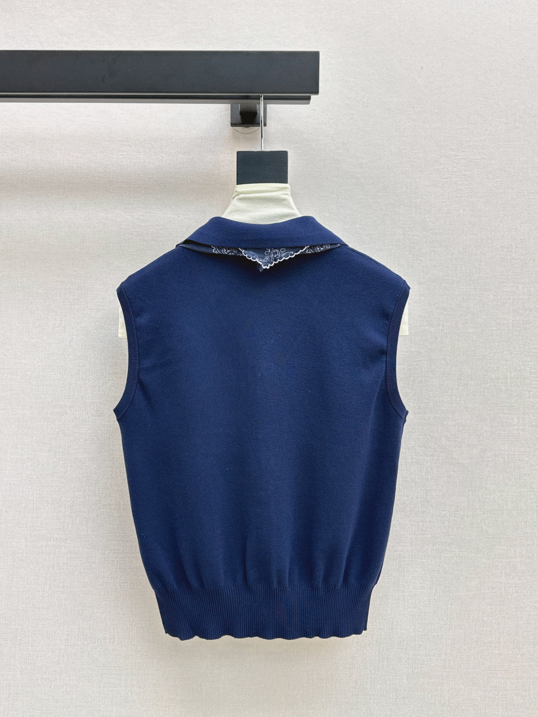 M*u 25ss knitted vest with scarf