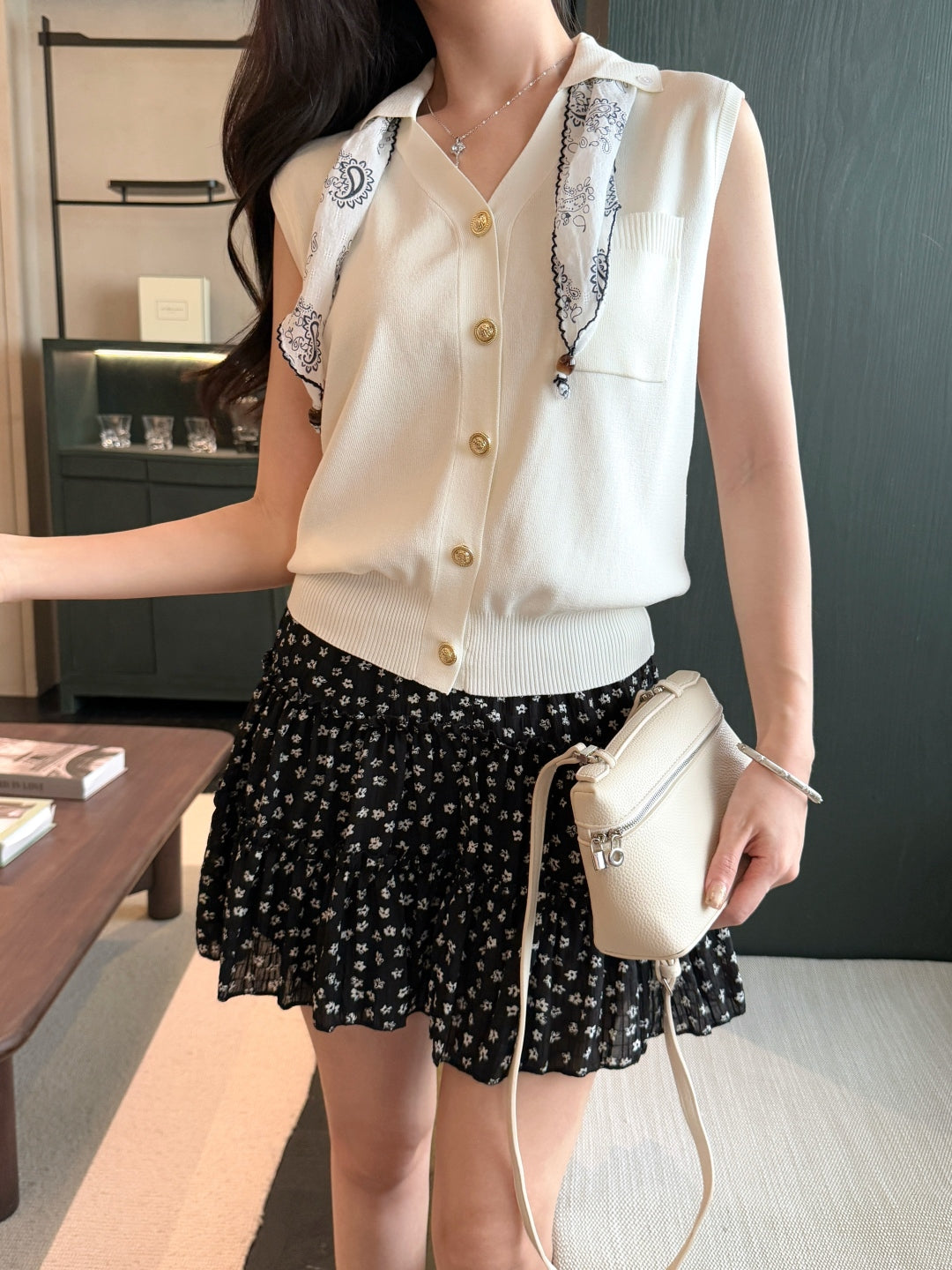 M*u 25ss knitted vest with scarf