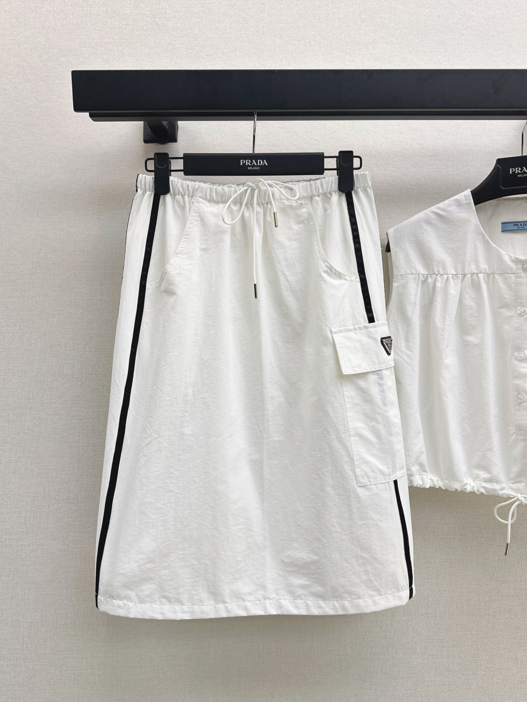 Pra* 25ss re-nylon vest and skirt set