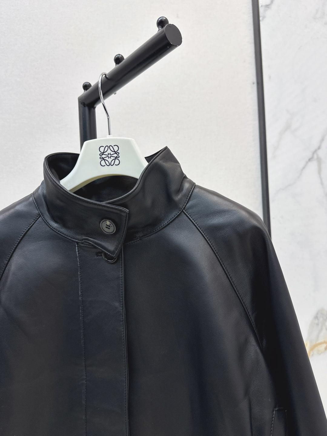 Loe* 25ss high collar trench in nappa lambskin