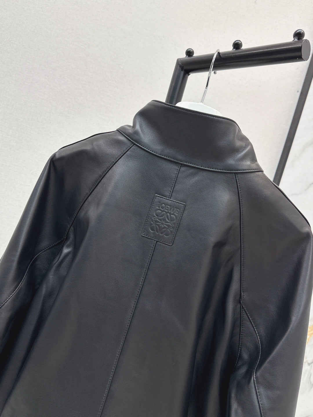 Loe* 25ss high collar trench in nappa lambskin