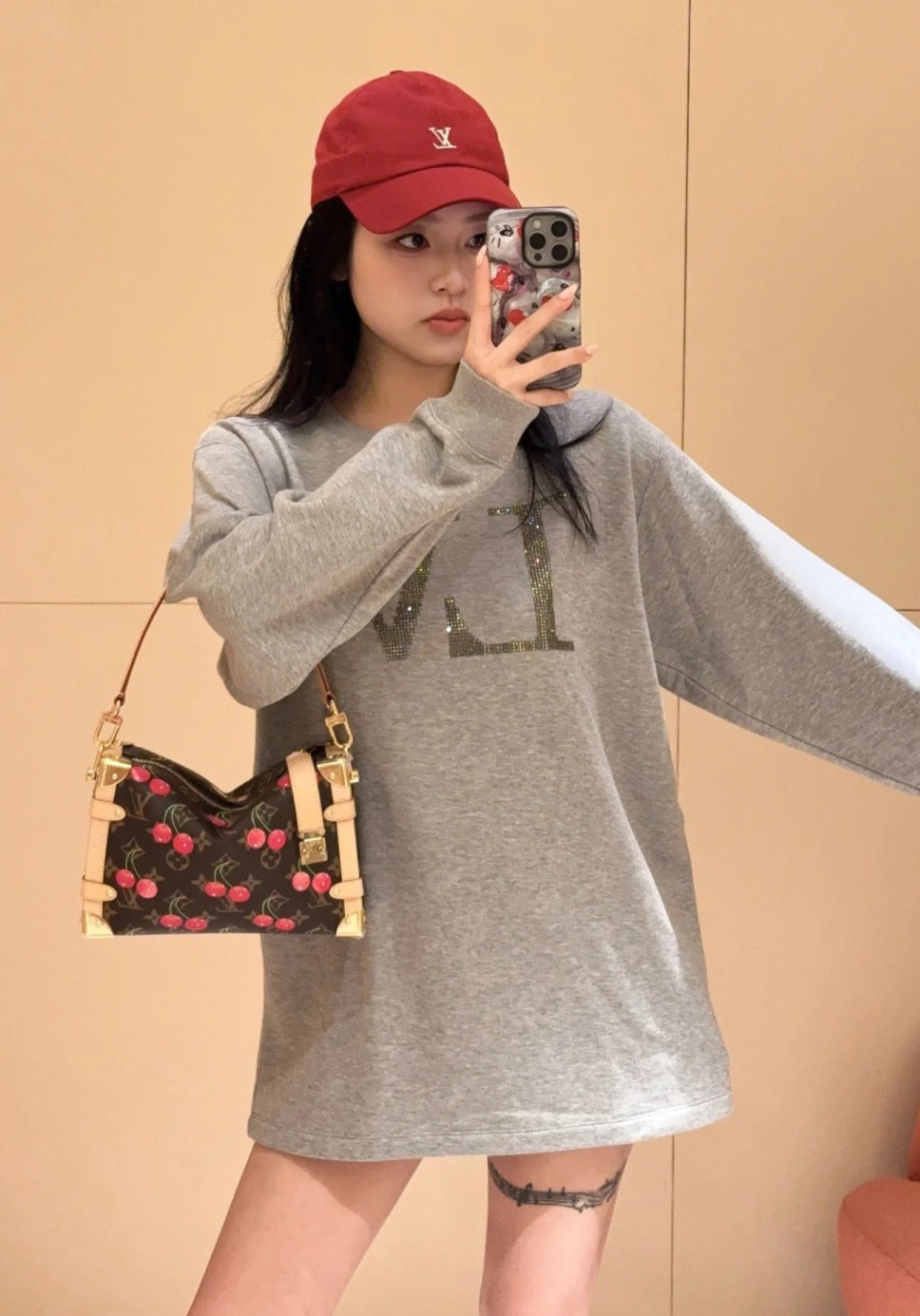 Loui* 25ss rhinestone signature hoodie