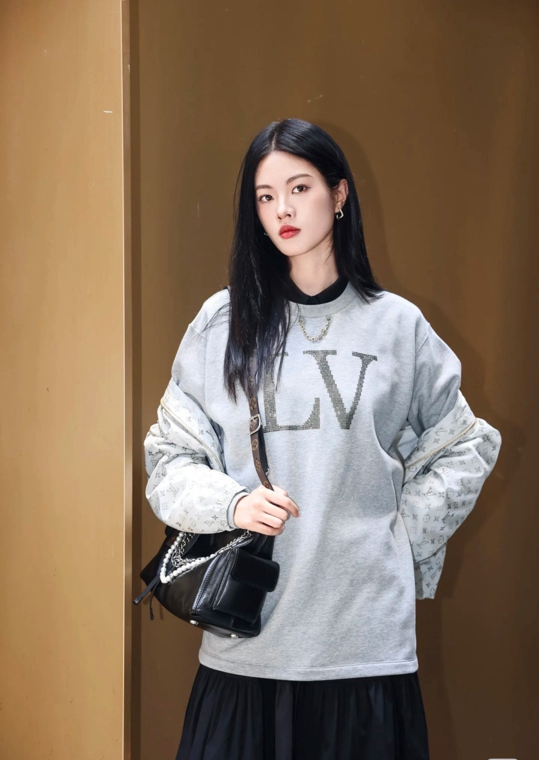 Loui* 25ss rhinestone signature hoodie